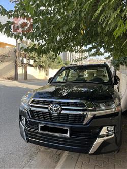 تۆیۆتا لاند کروزەر